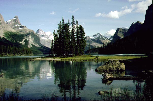 SpiritIsland.jpg (52879 bytes)